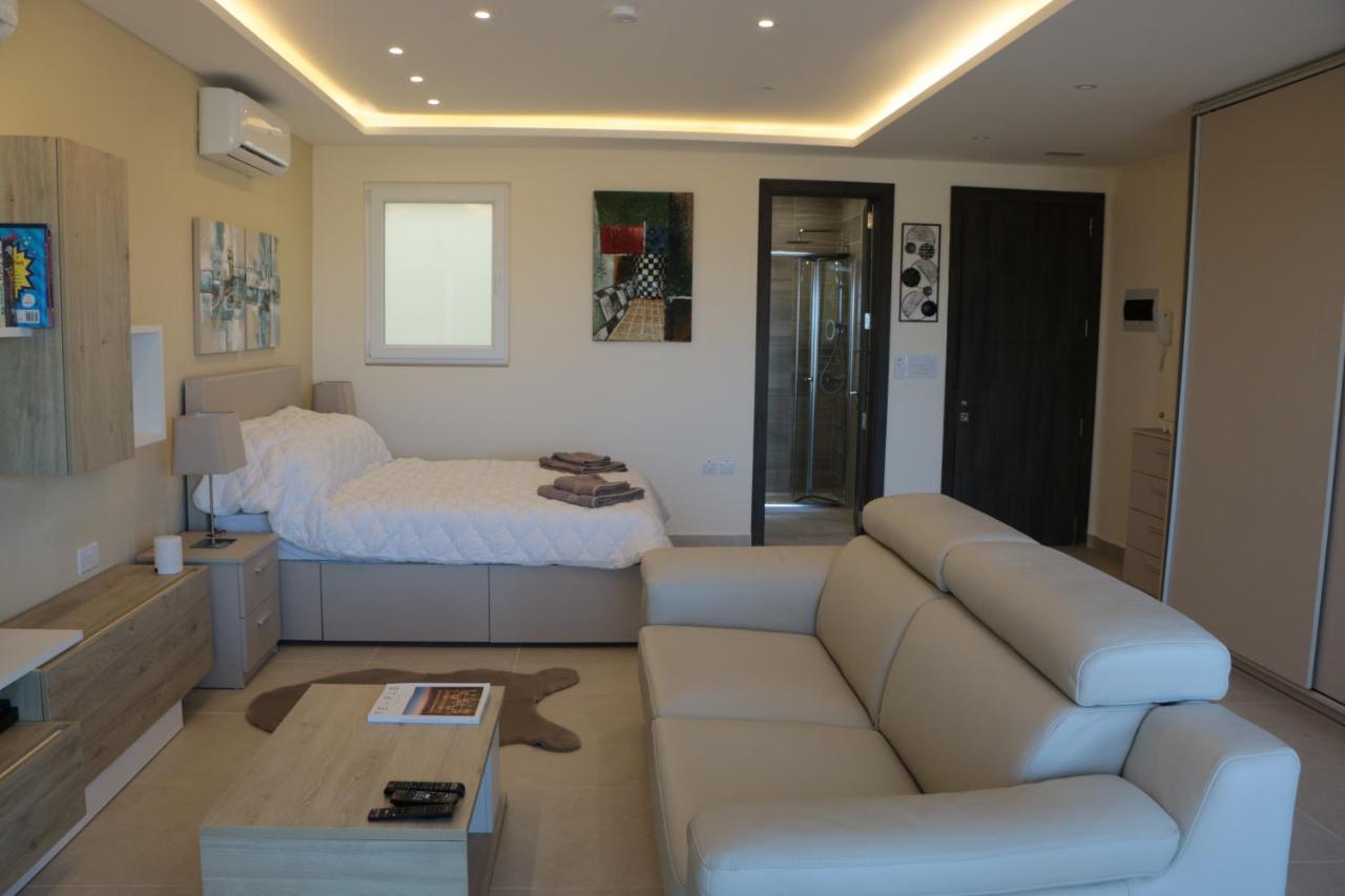 Wileg 4A Luxury Studio Apartment With Shared Swimming Pool. Qala Exterior photo