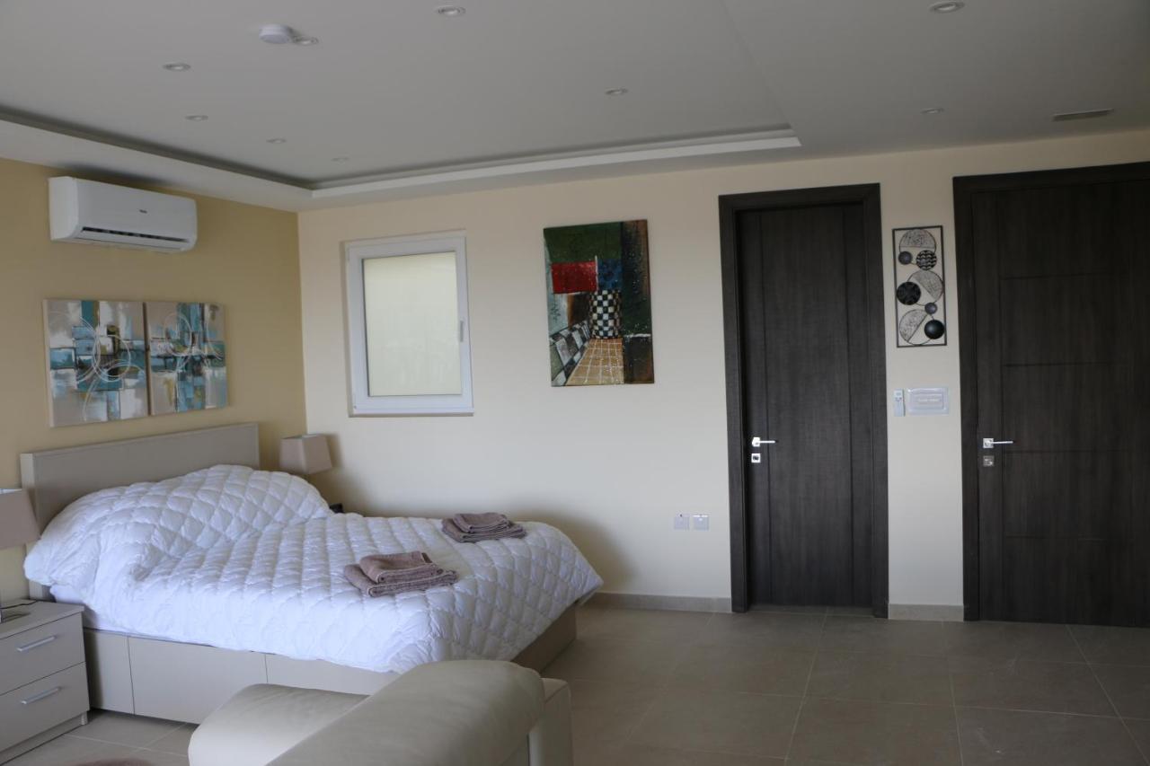 Wileg 4A Luxury Studio Apartment With Shared Swimming Pool. Qala Exterior photo